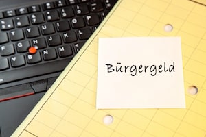 Voraussetzung für die Prozesskostenhilfe bei Bürgergeld ist neben finanzieller Bedürftigkeit auch eine ausreichende Erfolgsaussicht.